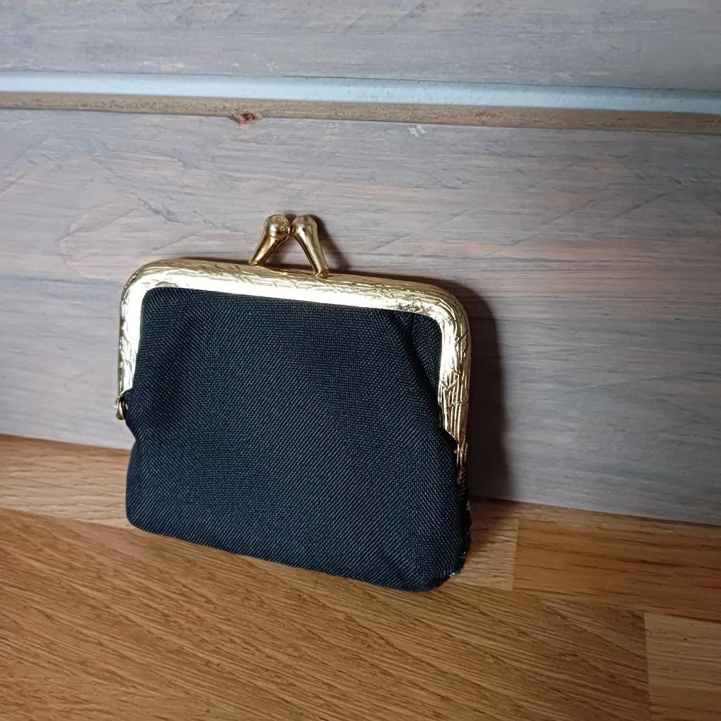 Très joli petit porte monnaie vintage