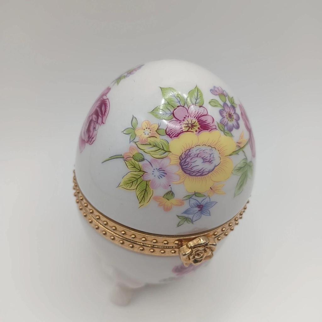 Très jolie ancienne boîte à bijoux œuf musical