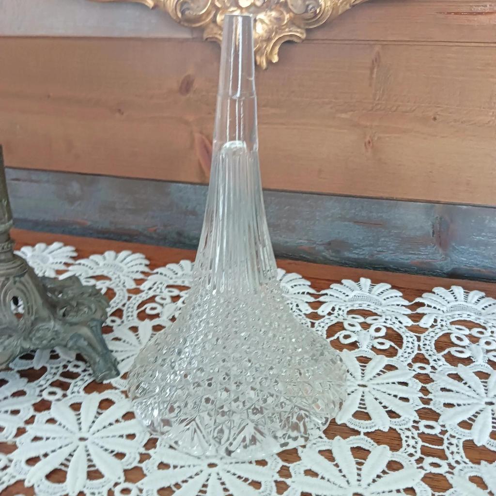 Très joli vase cornet