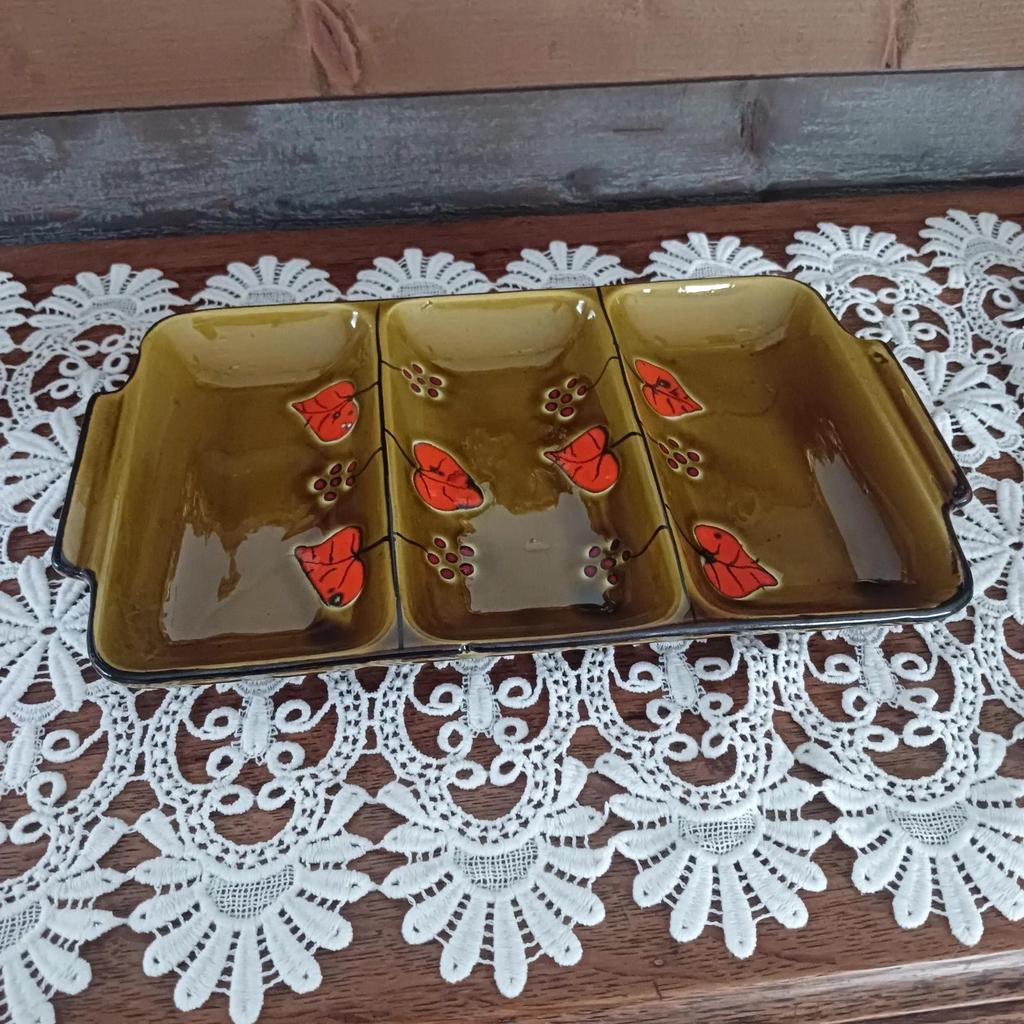 Très joli plat vintage Poët Laval