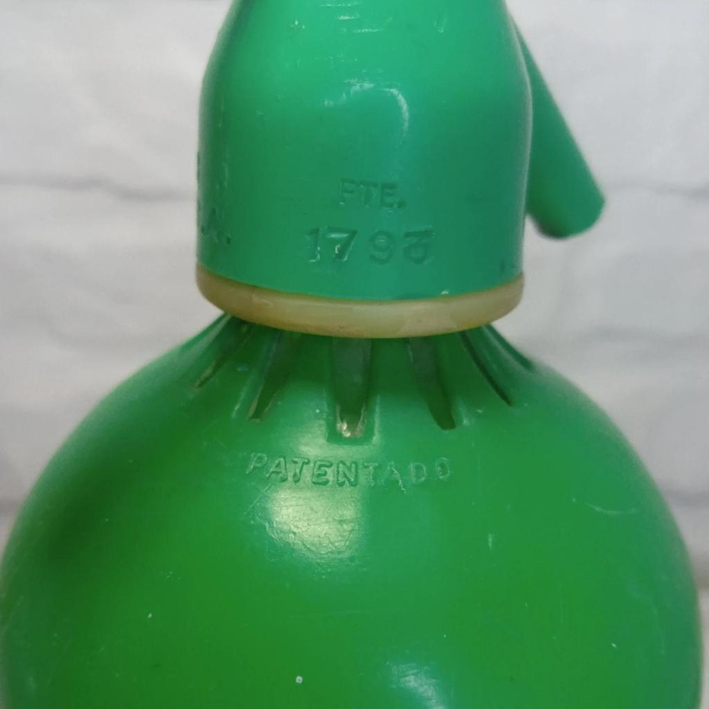 Très joli siphon vintage Montserrat