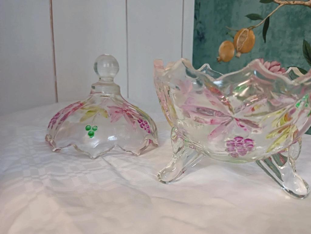 Ancienne très jolie bonbonnière en cristal