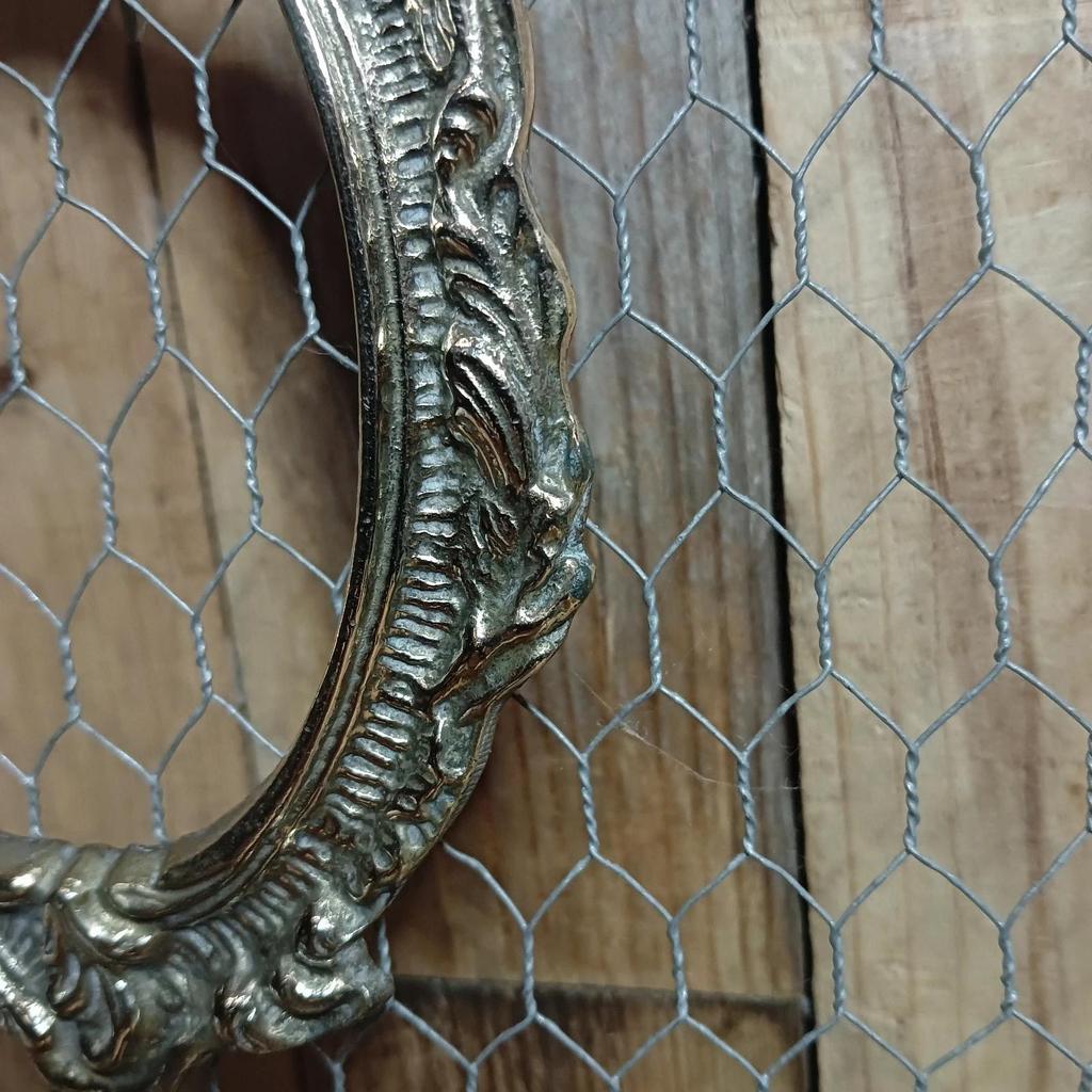 Très joli ancien support de miroir à main