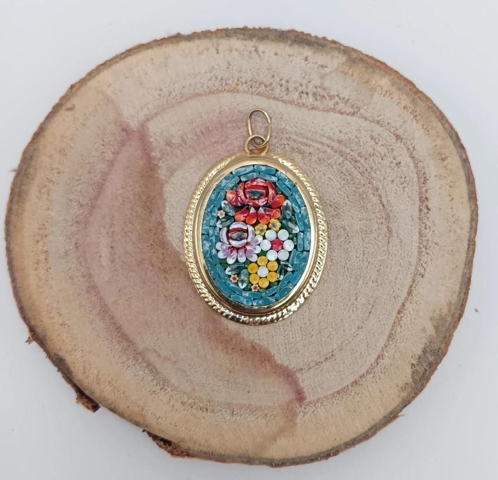 Très joli pendentif vintage