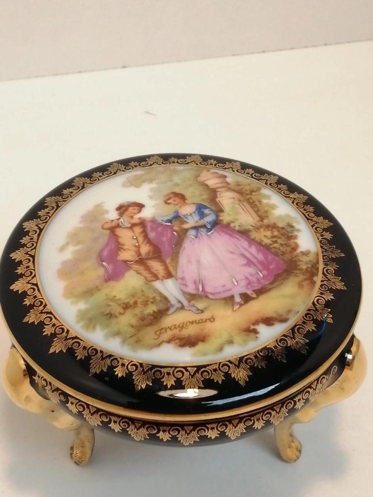 Ancienne bonbonnière en porcelaine de Limoges