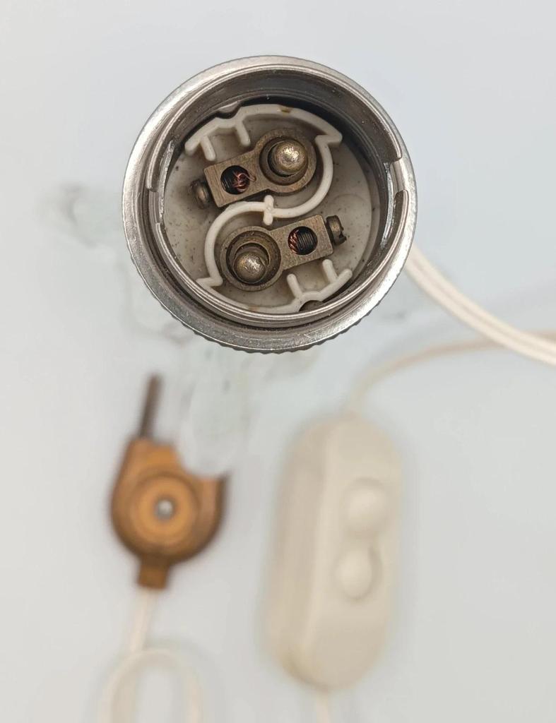Très joli ancien pied de lampe vintage