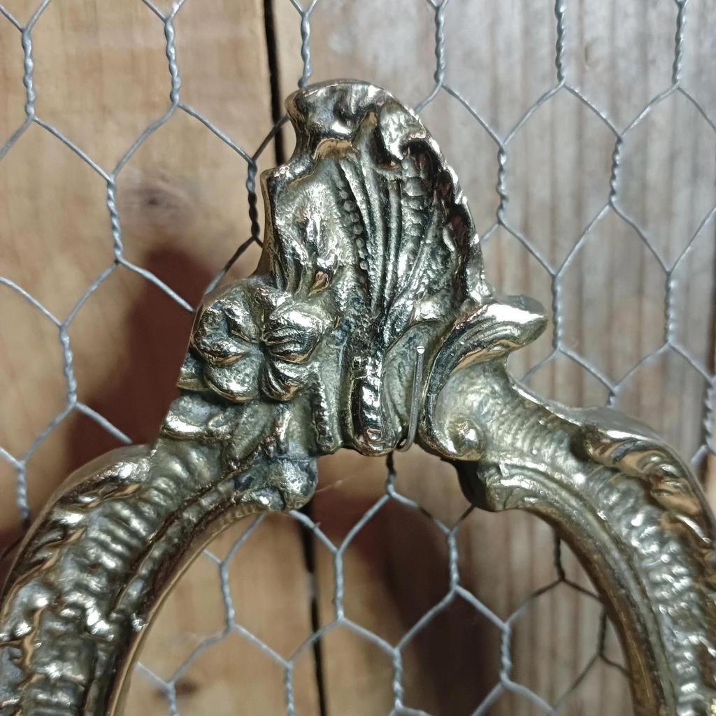 Très joli ancien support de miroir à main