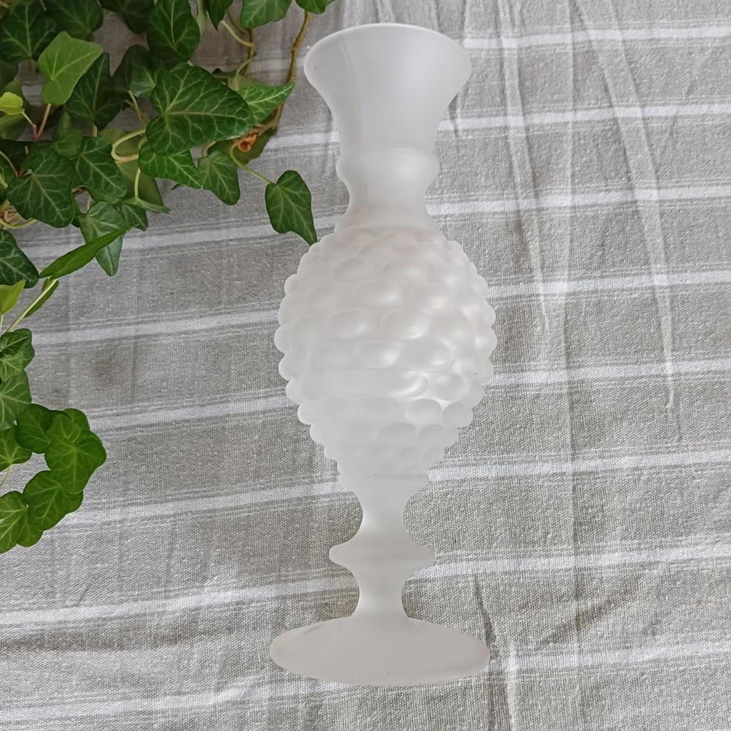 Très joli ancien vase en verre dépoli