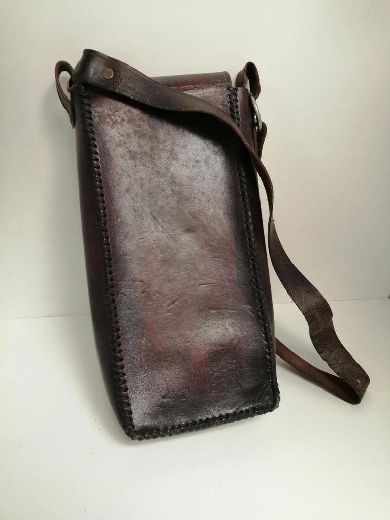 Ancienne sacoche en cuir vintage