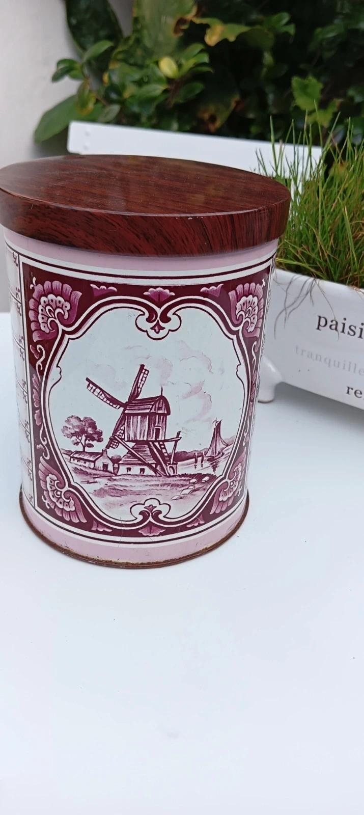 Très jolie boîte métallique lithographiée