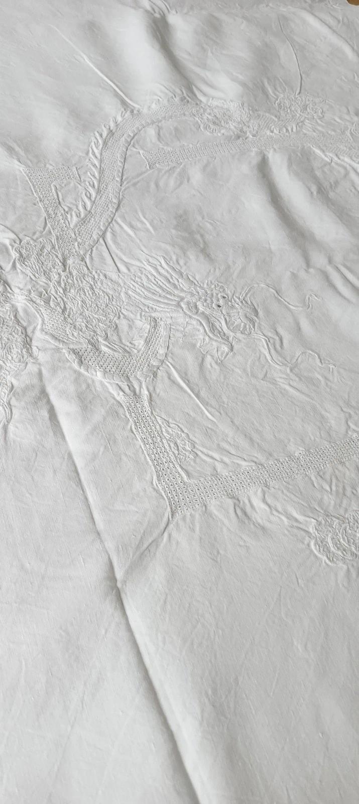 Très jolie ancienne nappe avec motifs asiatiques
