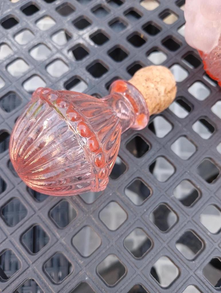 Très jolie ancienne carafe en verre dépoli