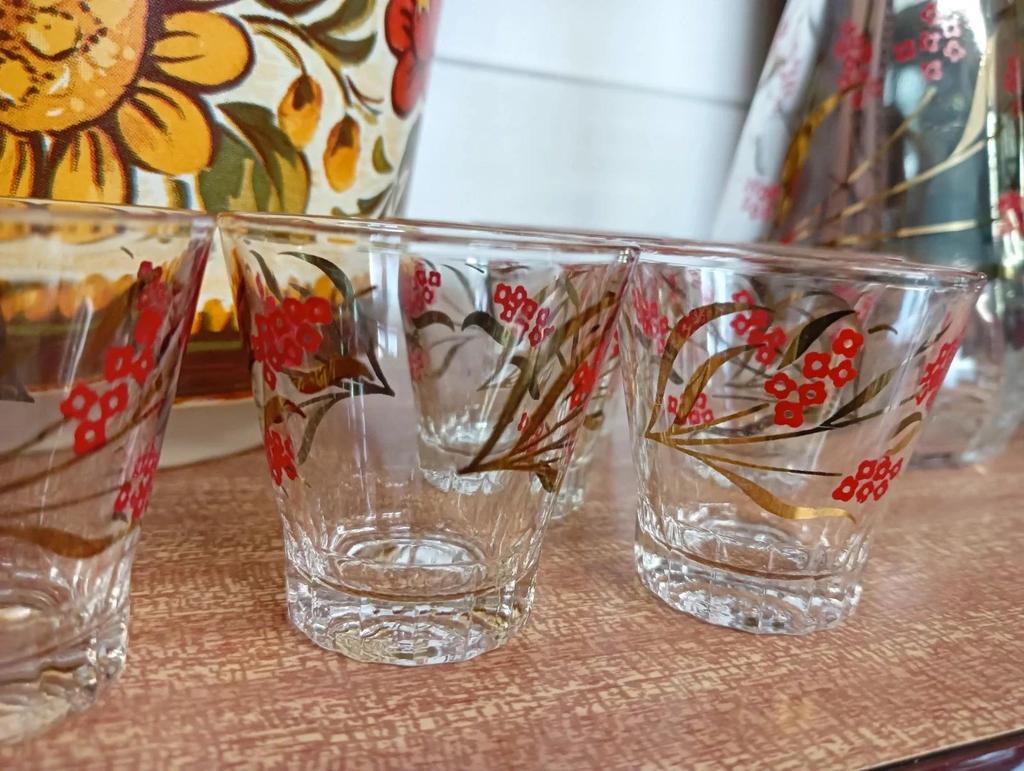 Très jolie ancienne carafe et verres année 60