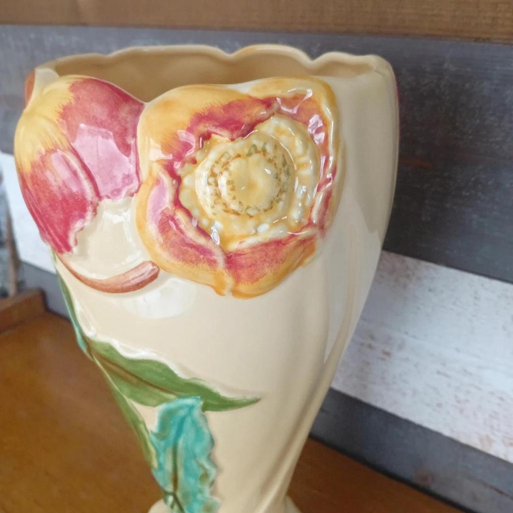 Très joli ancien grand vase St Clément en barbotine