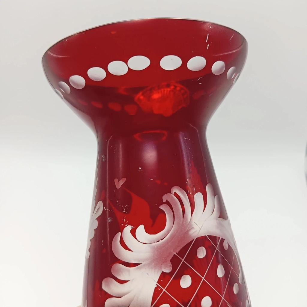 Très joli ancien petit vase soliflore en verre de bohème