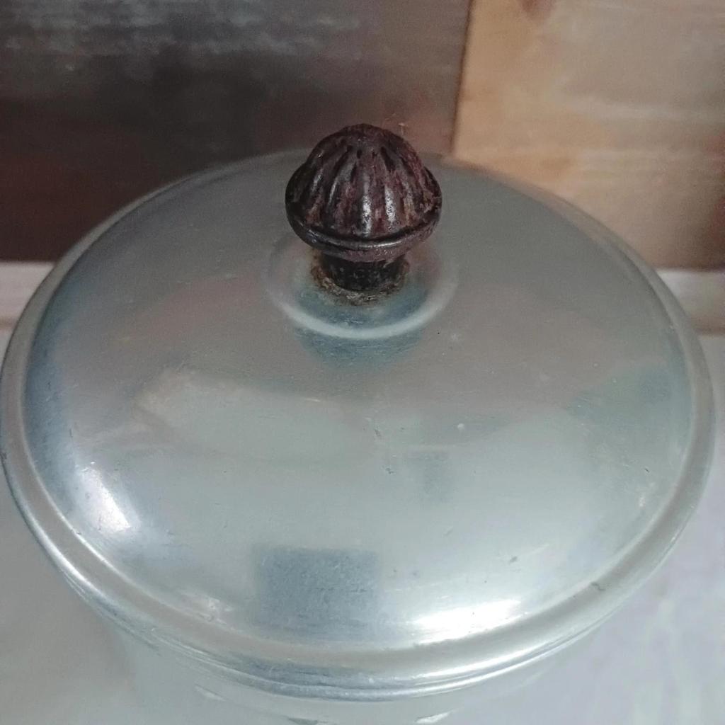 Pots en aluminium vintage