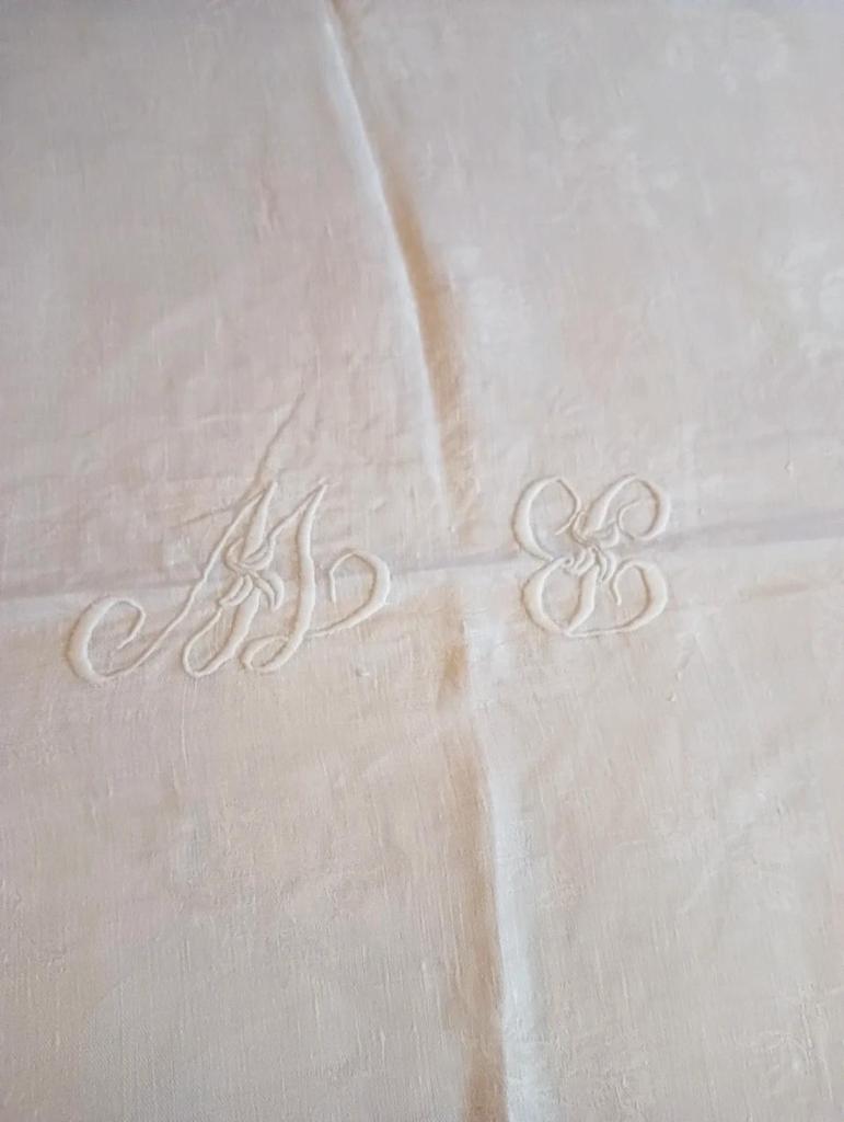 Ancienne nappe damassée avec monogramme