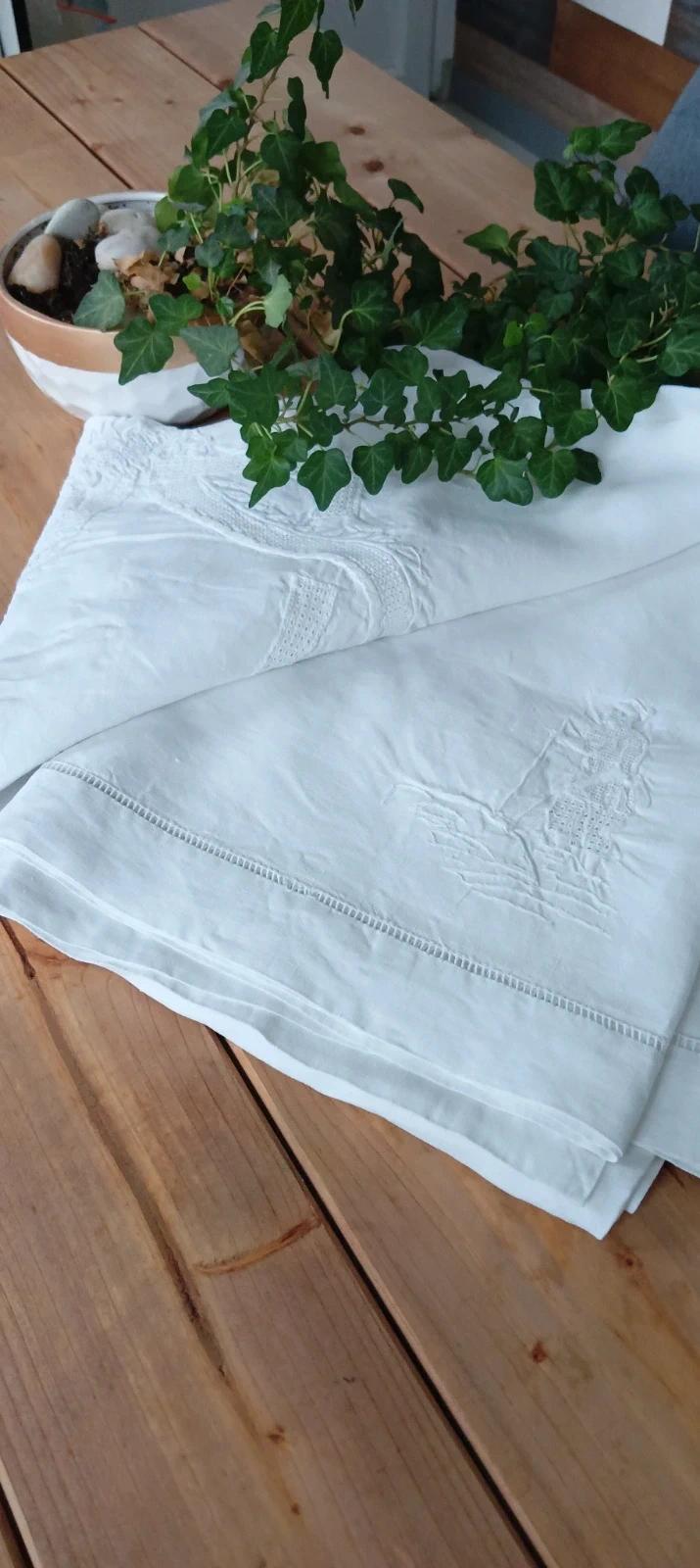 Très jolie ancienne nappe avec motifs asiatiques