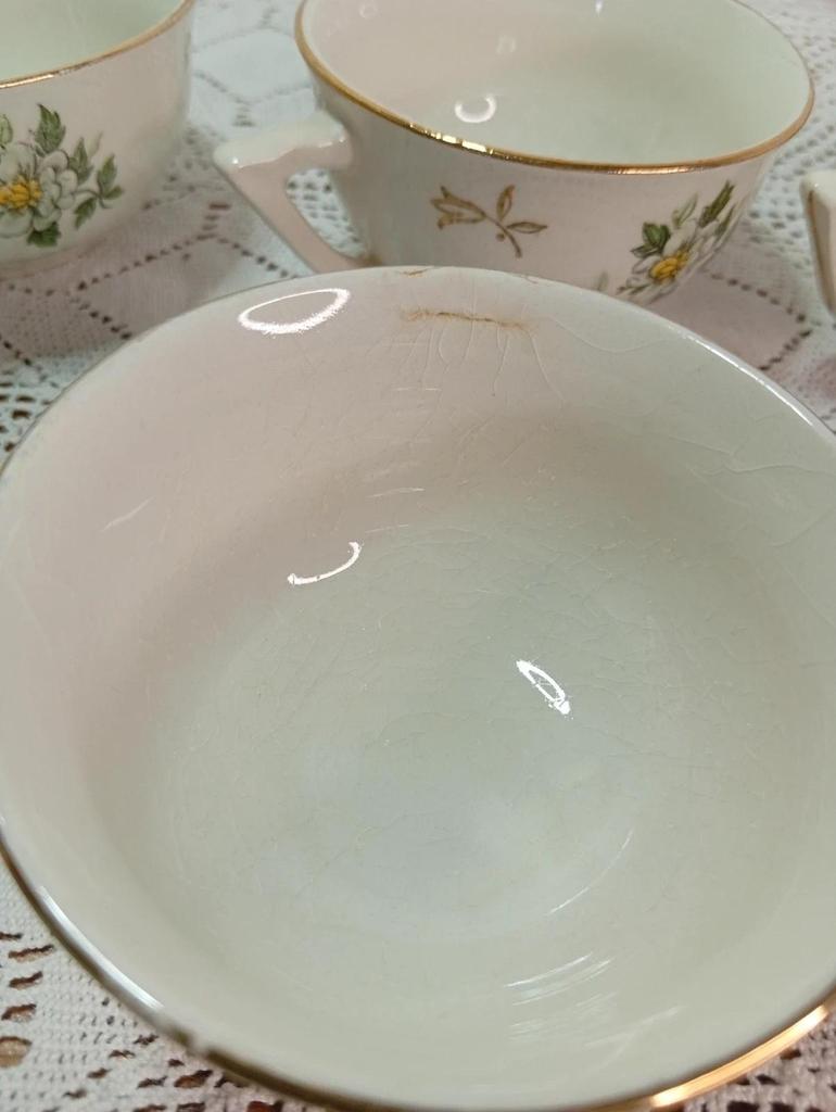 Très jolies tasses à café en porcelaine blanche