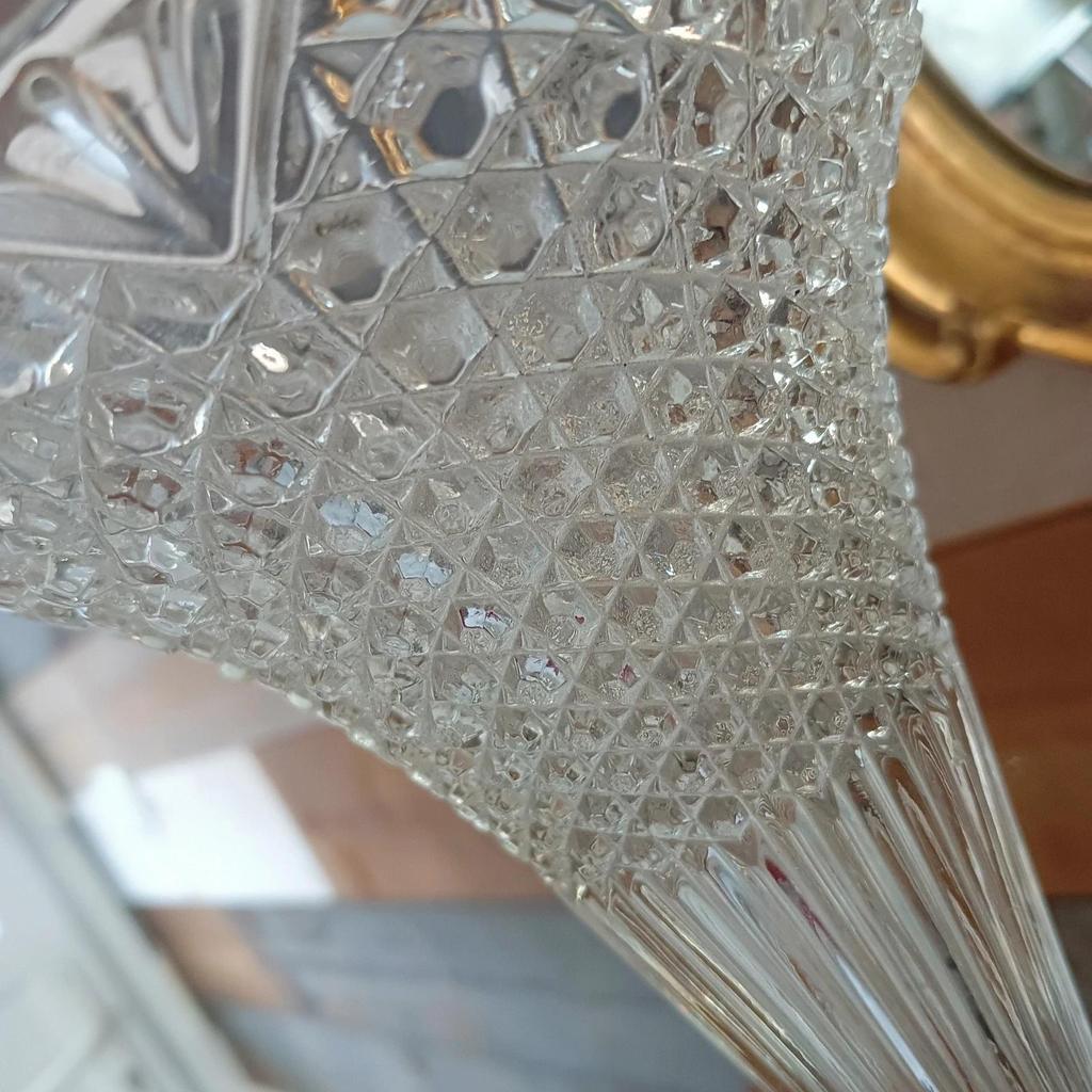 Très joli vase cornet
