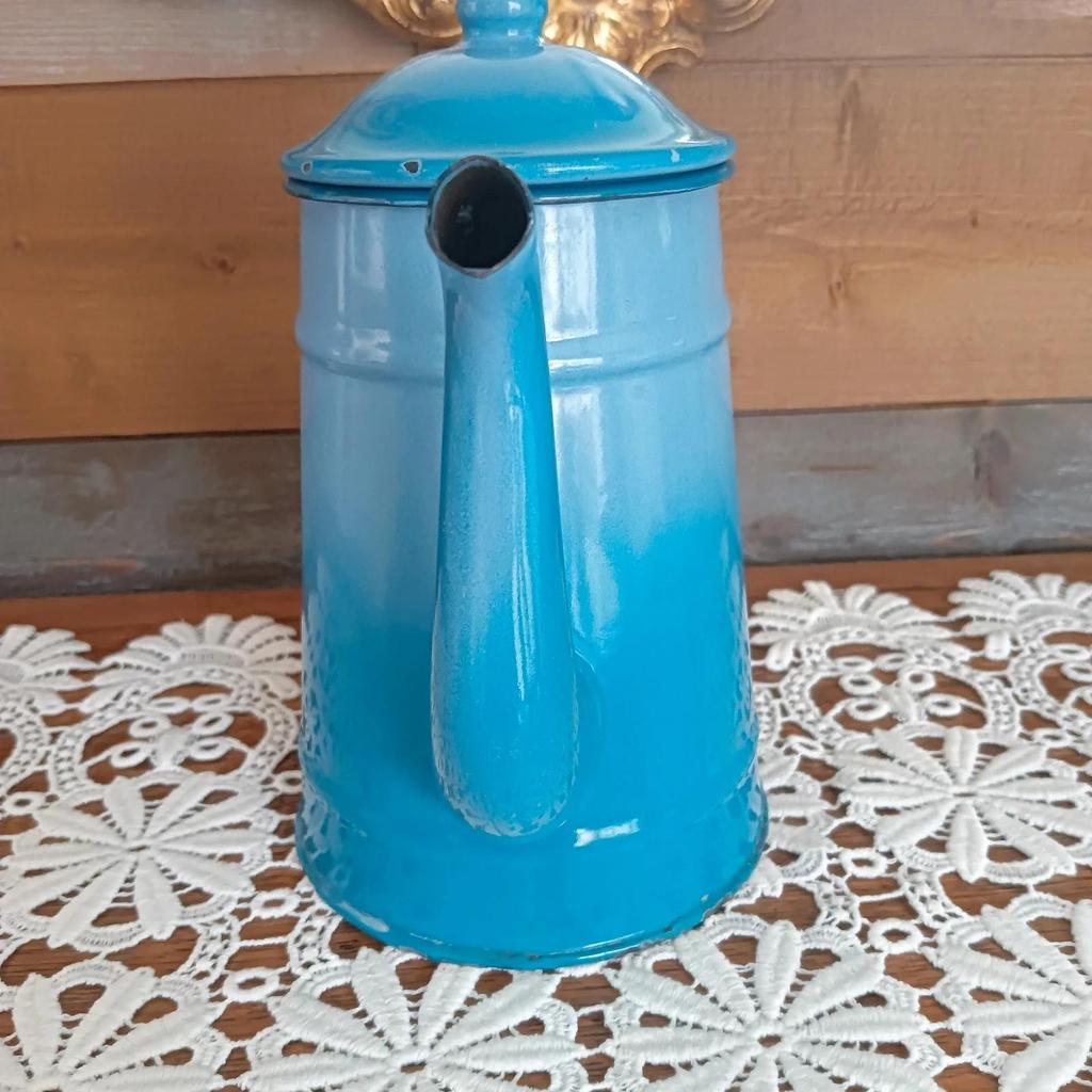 Magnifique ancienne cafetière en tôle émaillée