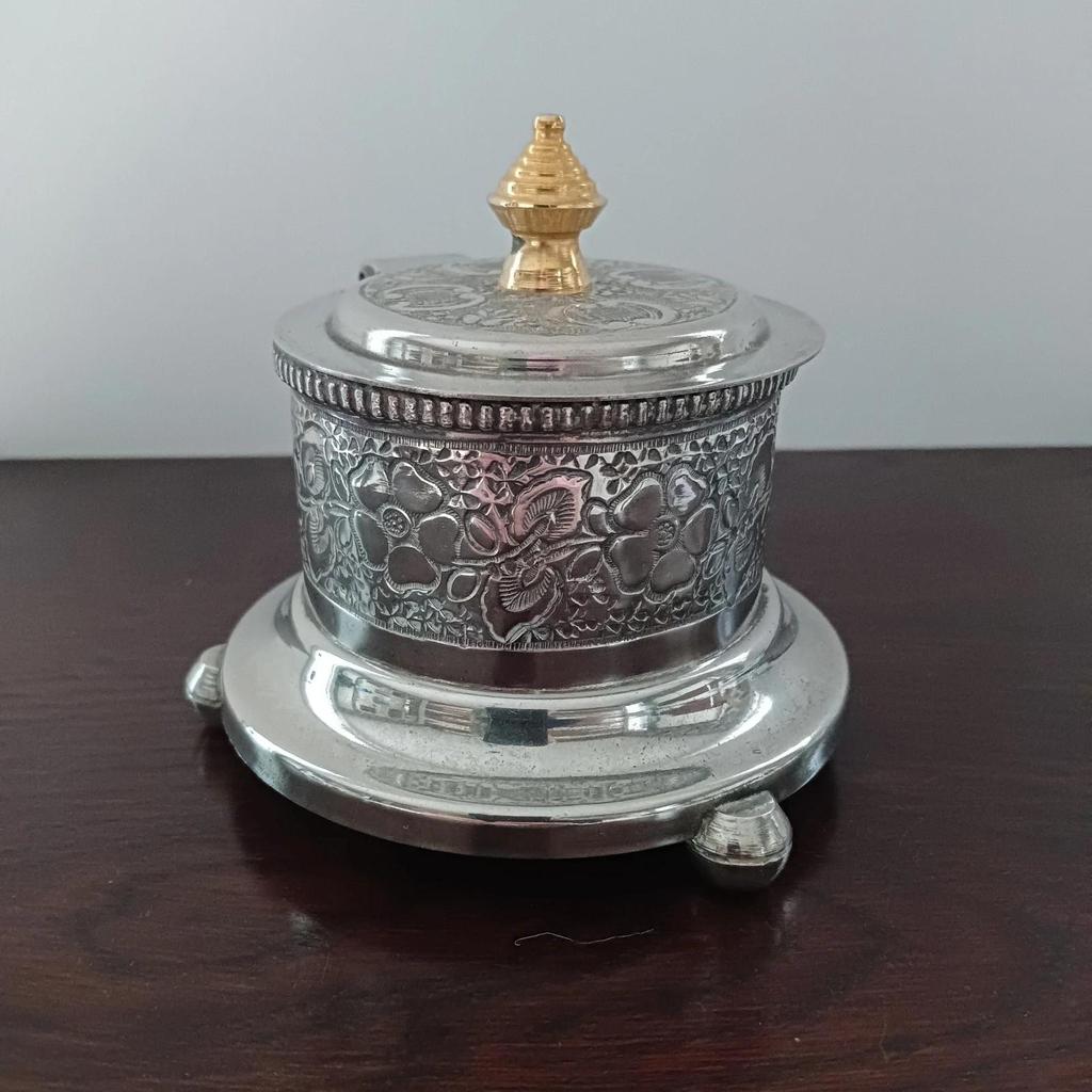 Très jolie ancienne petite boîte à bijoux