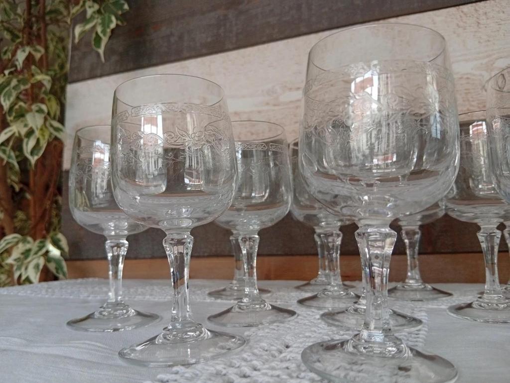 Magnifiques verres en cristal d'arques