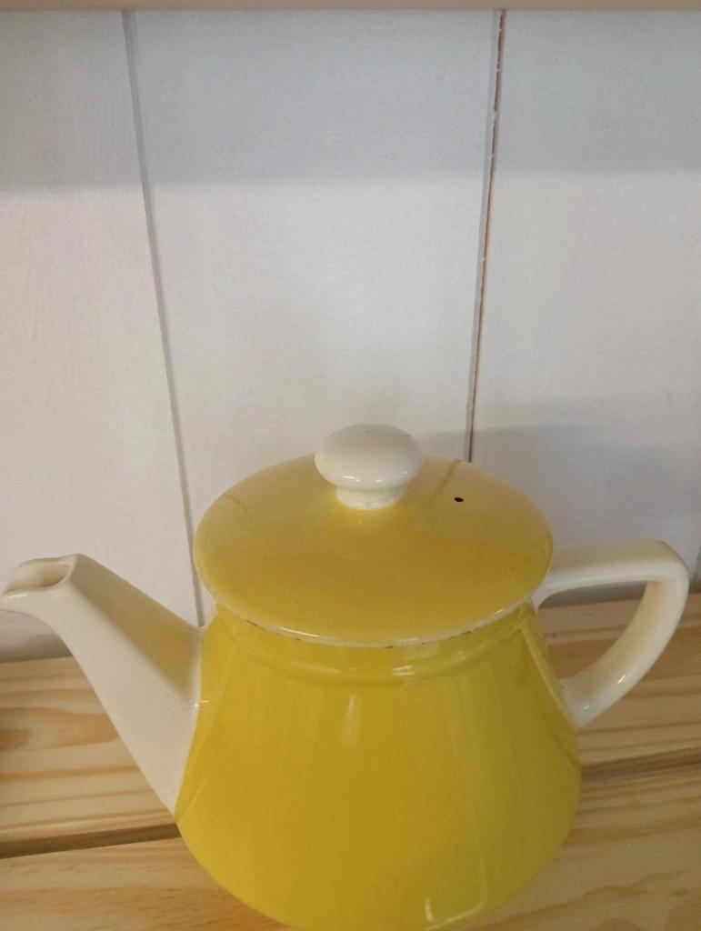 Très jolie ancienne théière Villeroy et Boch jaune et blanche