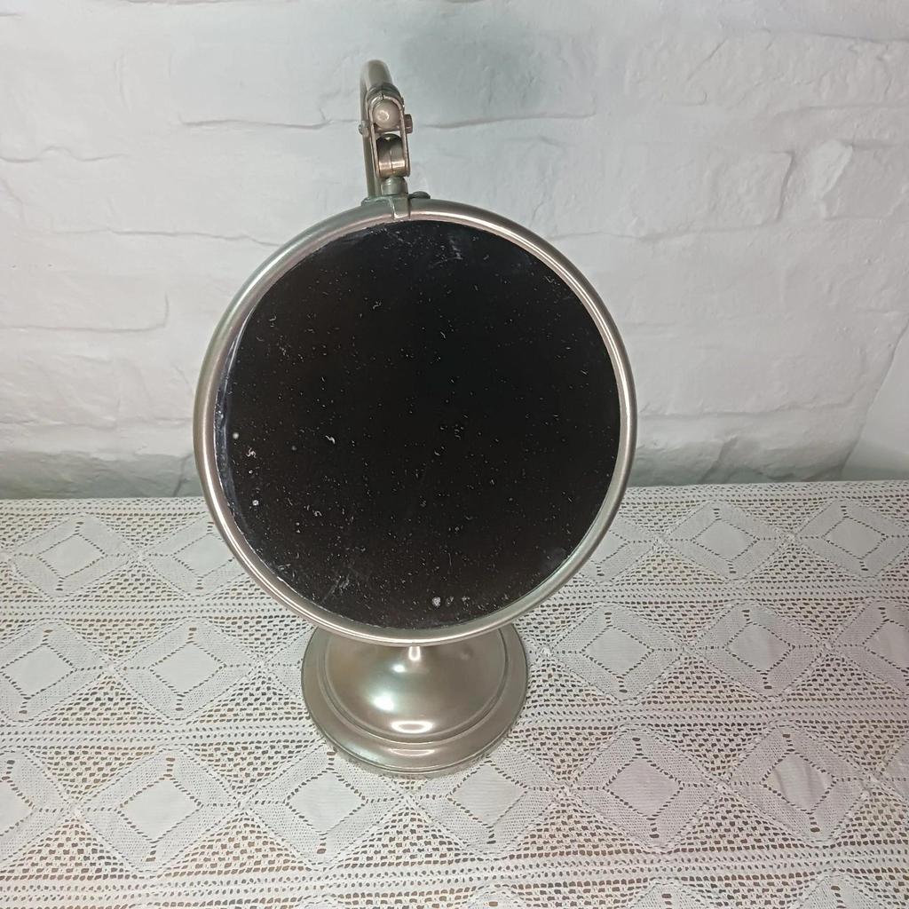 Très joli miroir de barbier vintage