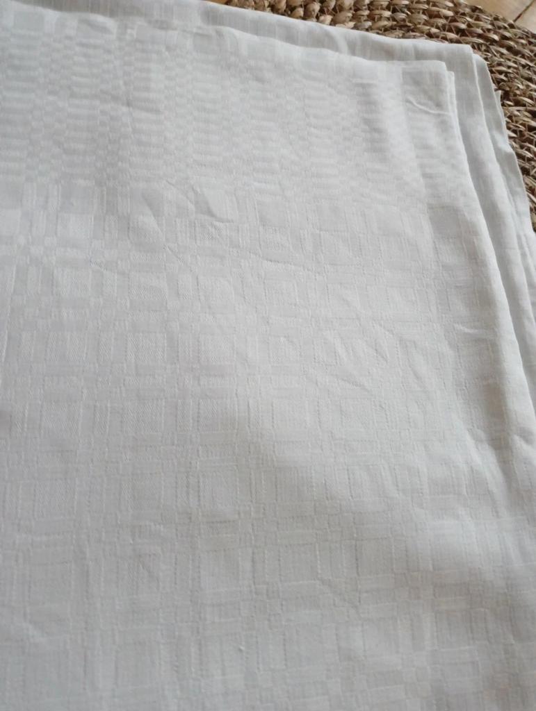 Ancienne nappe damassée