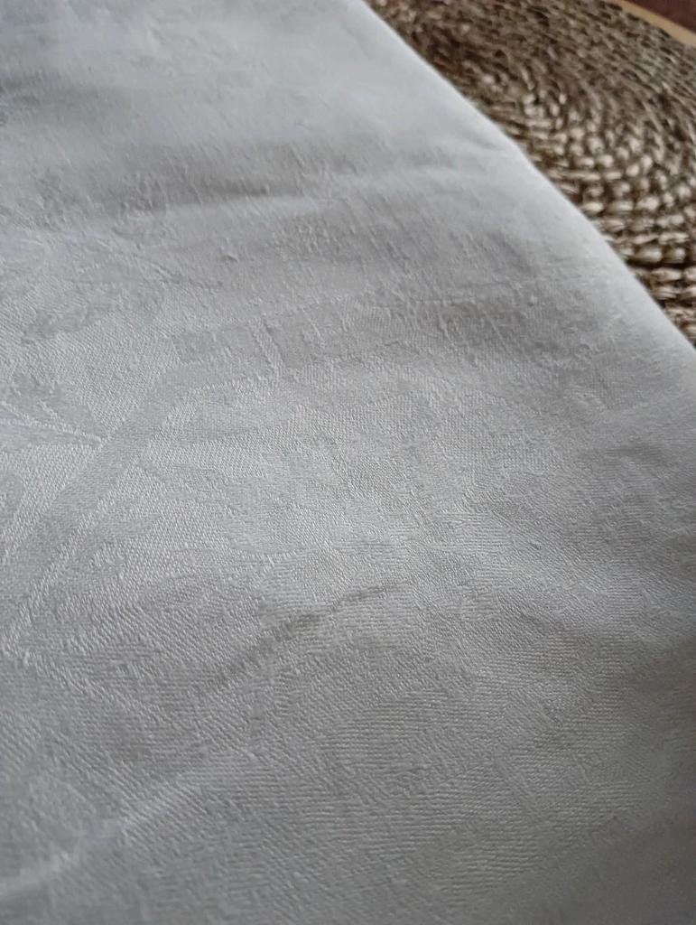 Ancienne nappe damassée avec monogramme