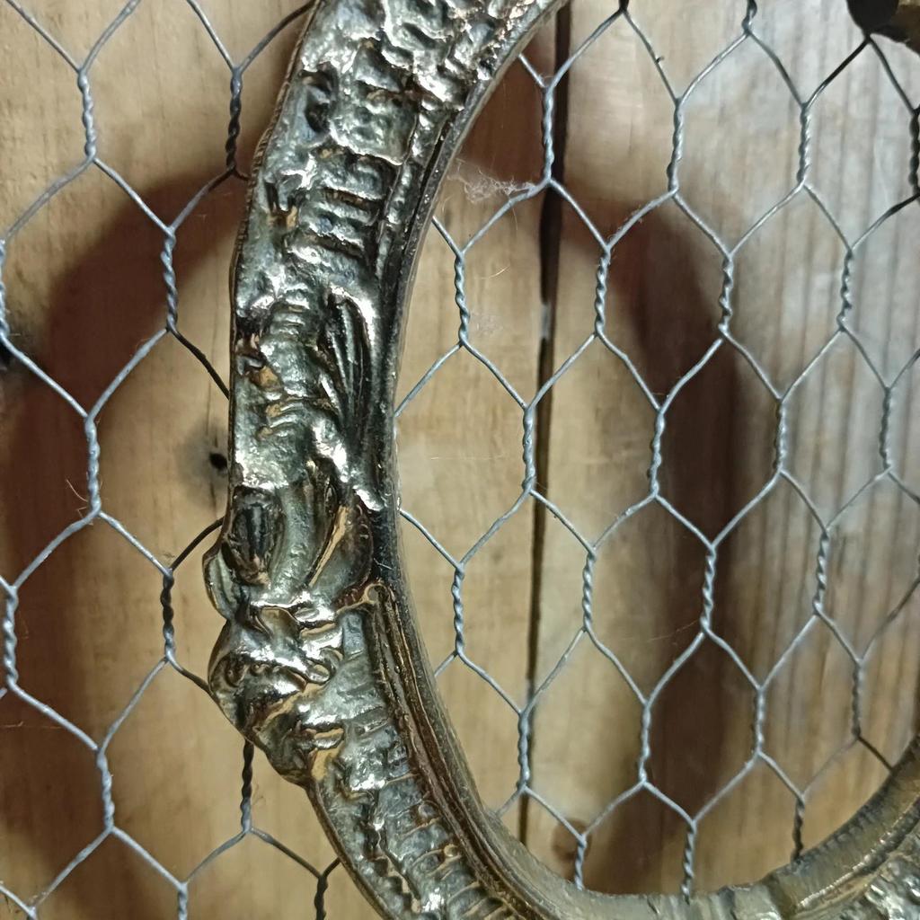 Très joli ancien support de miroir à main