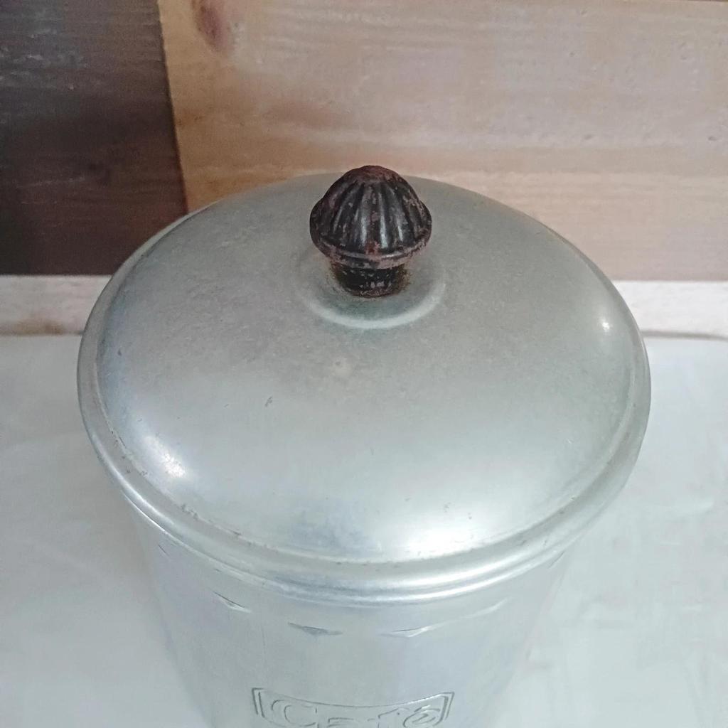 Pots en aluminium vintage