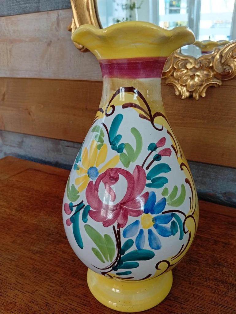 Joli vase en céramique
