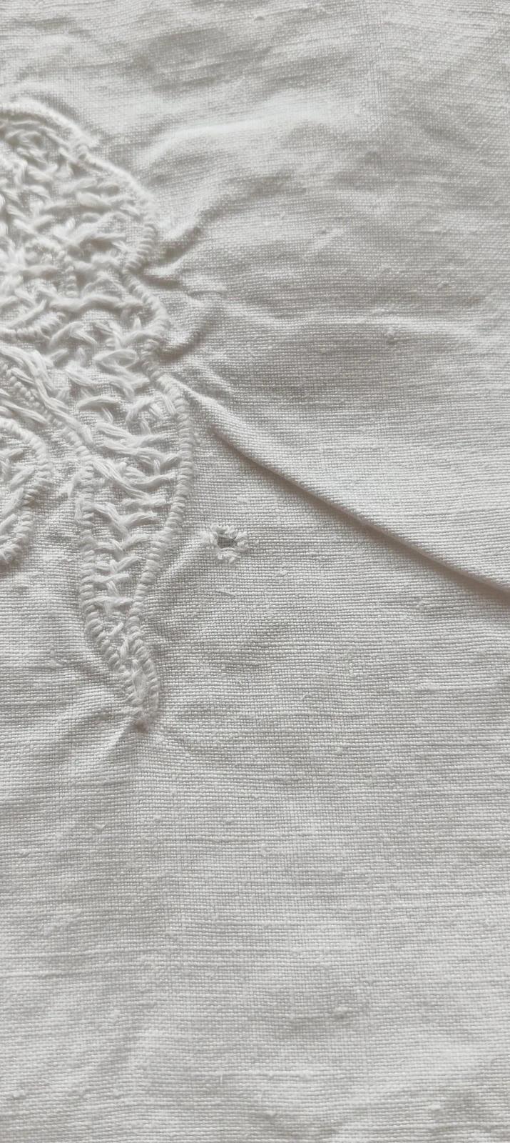 Très jolie ancienne nappe avec motifs asiatiques