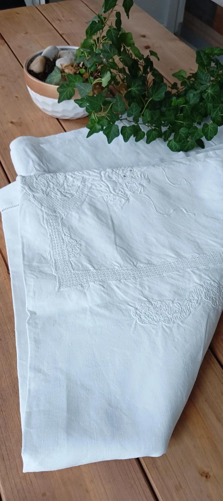Très jolie ancienne nappe avec motifs asiatiques
