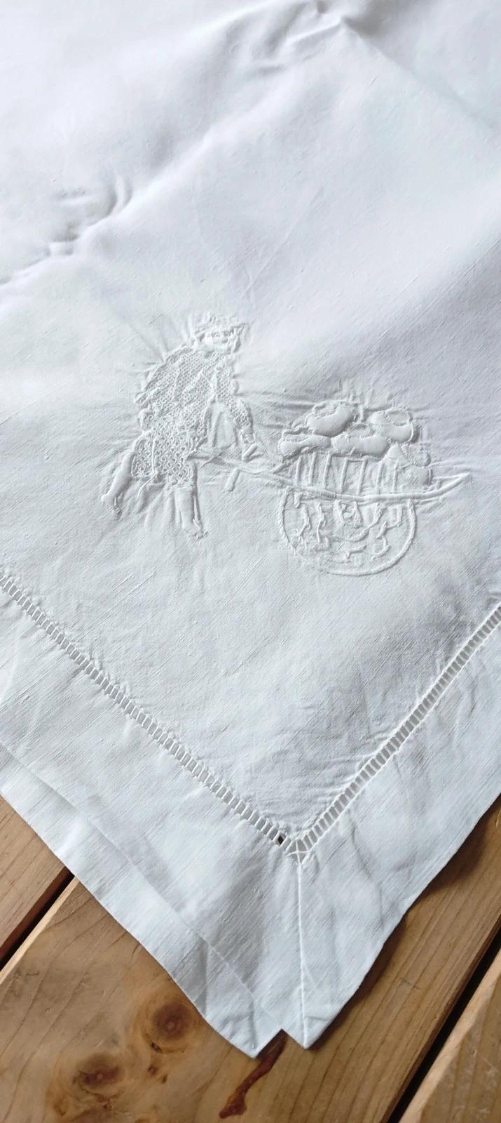 Très jolie ancienne nappe avec motifs asiatiques