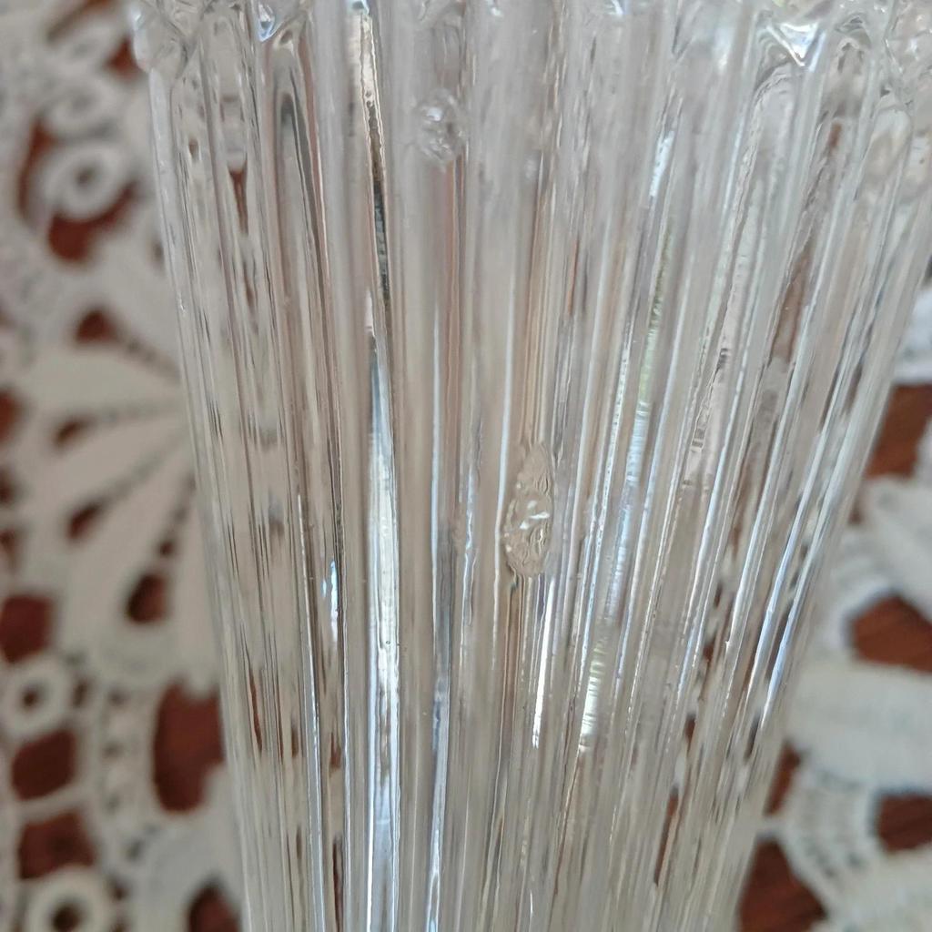 Très joli vase cornet
