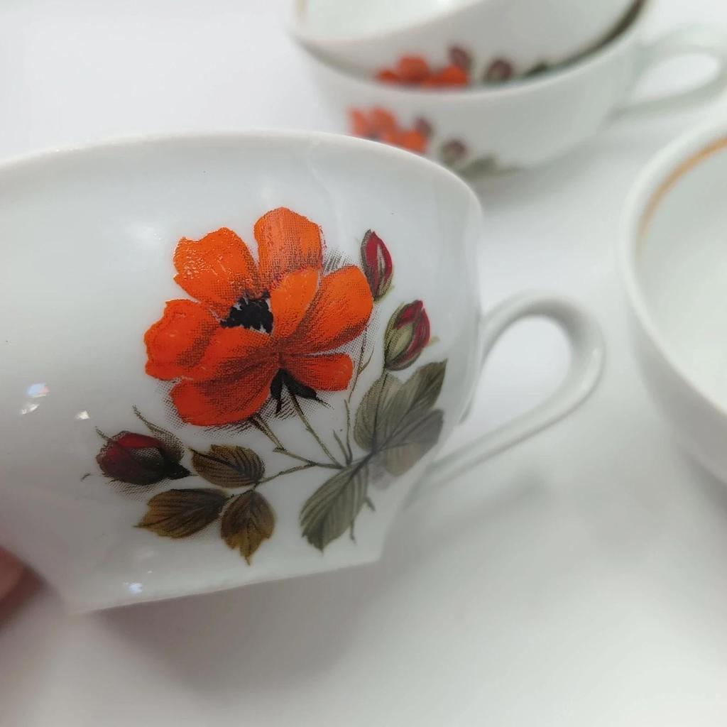 Lot de 4 très jolies tasses à café vintage