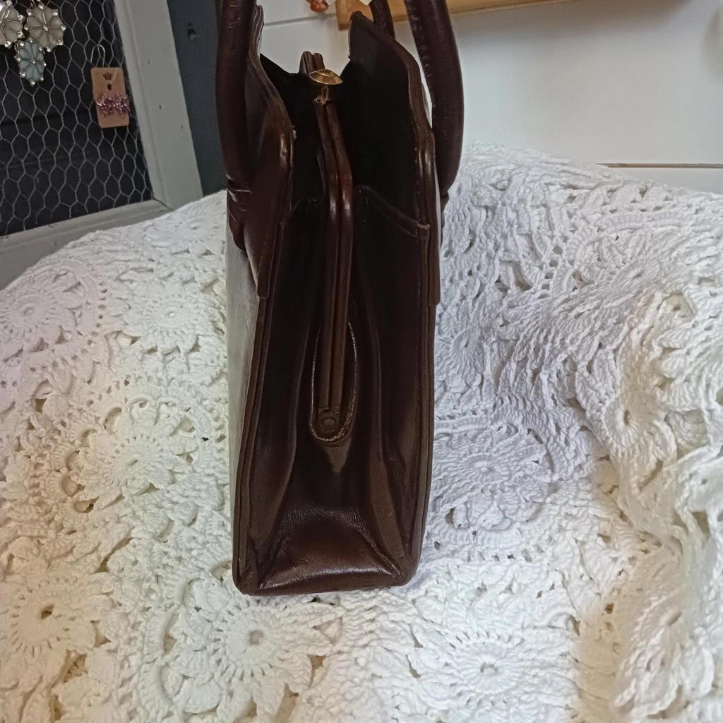 Très joli sac en cuir vintage