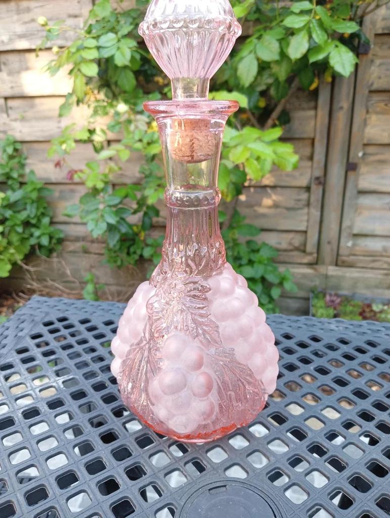 Très jolie ancienne carafe en verre dépoli