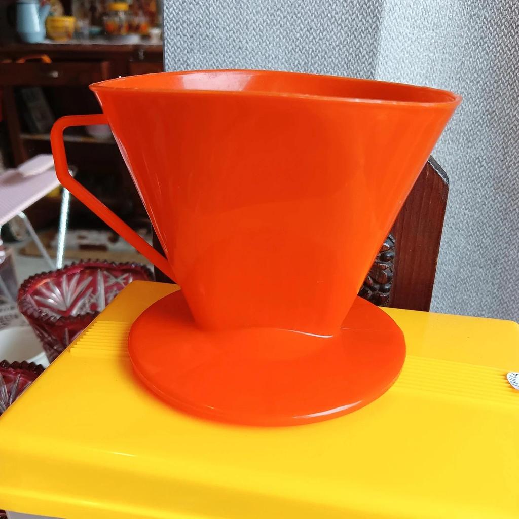 Très joli porte filtre à café vintage Nomar