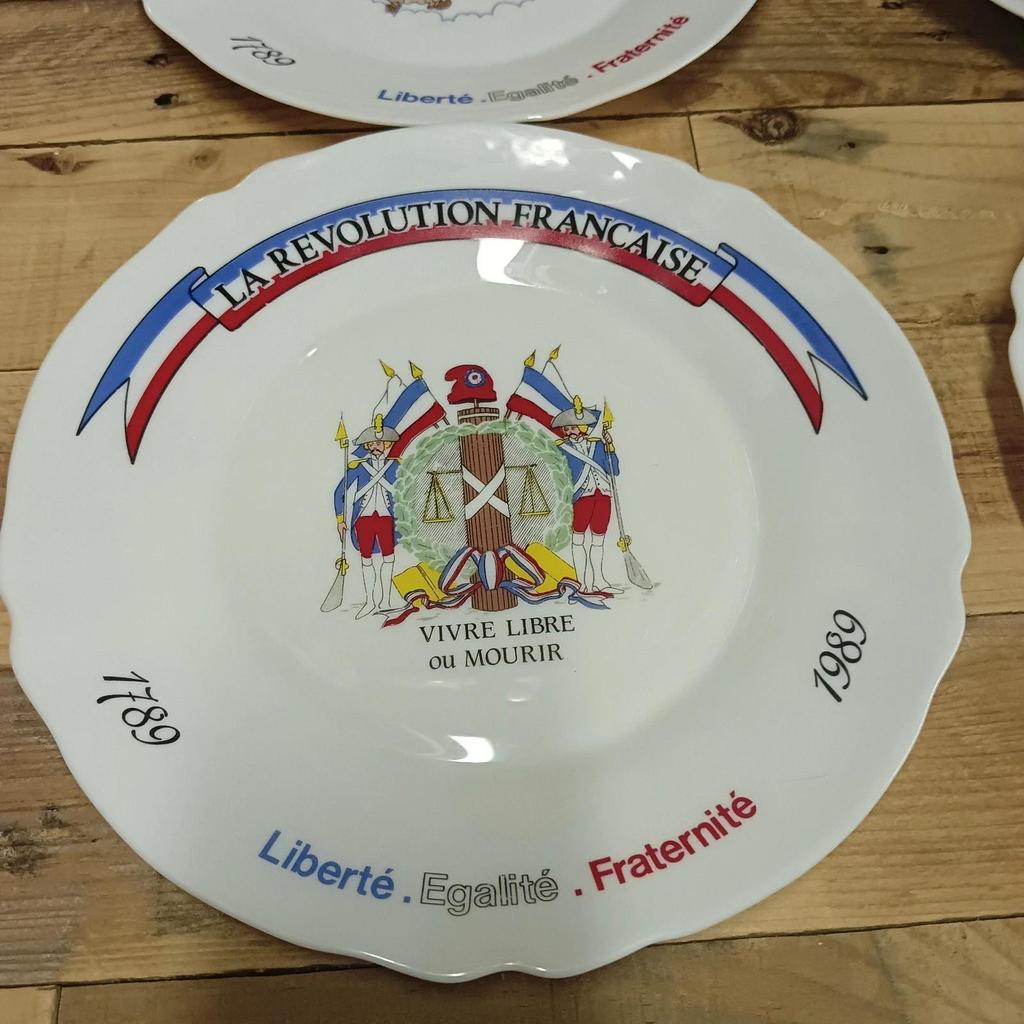 Très joli lot d'anciennes assiettes commémorative de la révolution française