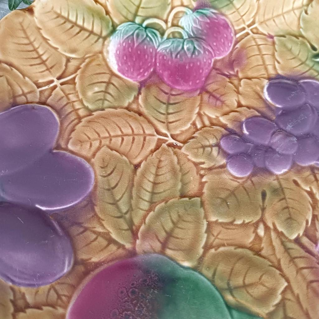 Très joli ancien plat ou coupe à fruits Sarreguemines