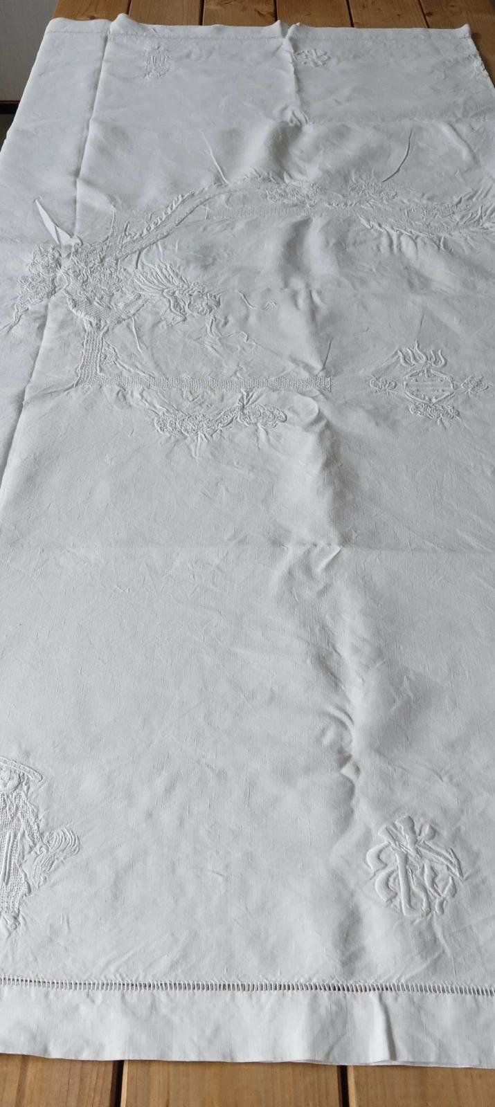 Très jolie ancienne nappe avec motifs asiatiques