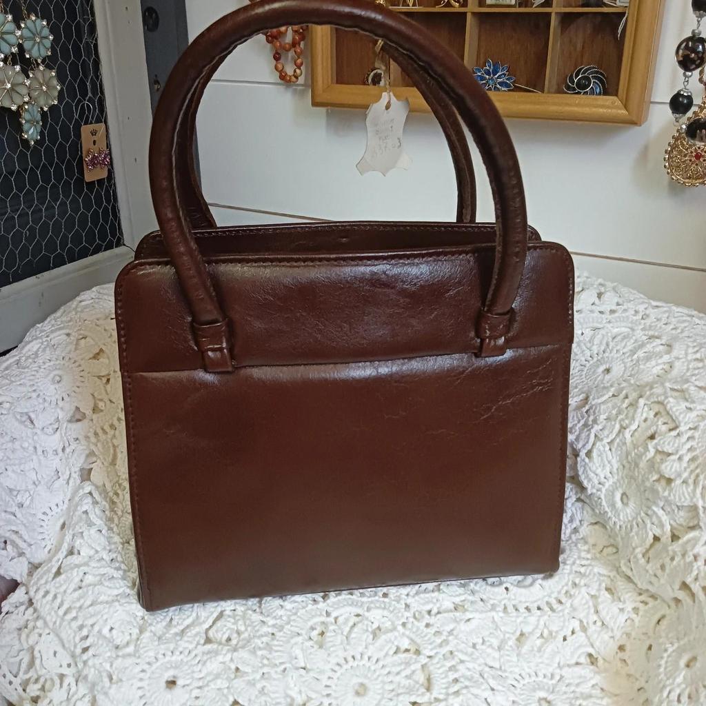 Très joli sac en cuir vintage