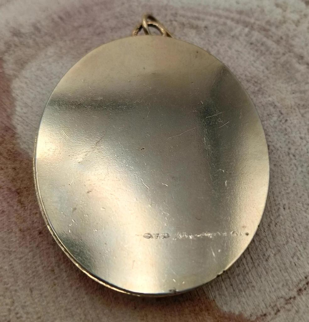 Très joli pendentif vintage