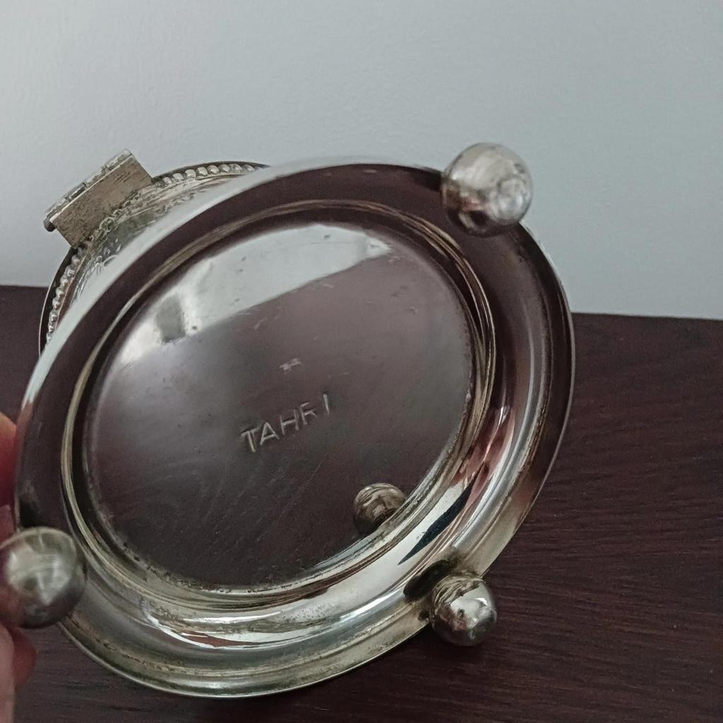 Très jolie ancienne petite boîte à bijoux