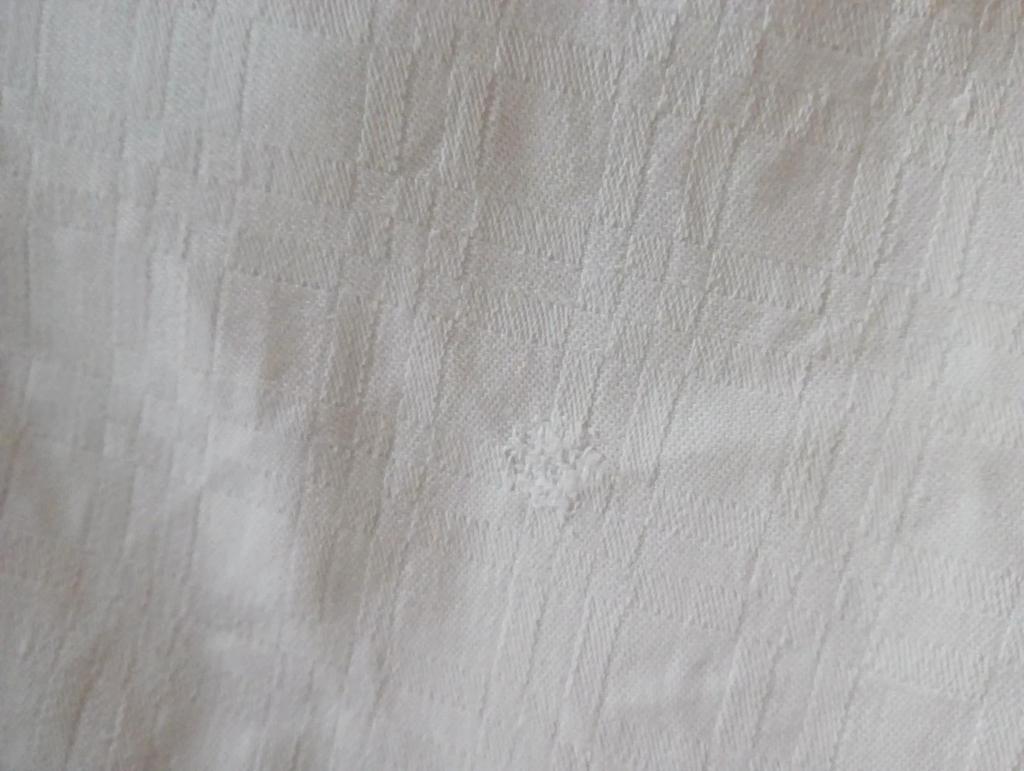 Ancienne nappe damassée
