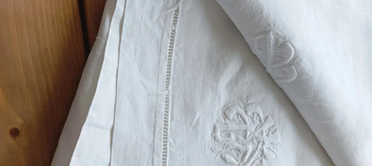 Très jolie ancienne nappe avec motifs asiatiques